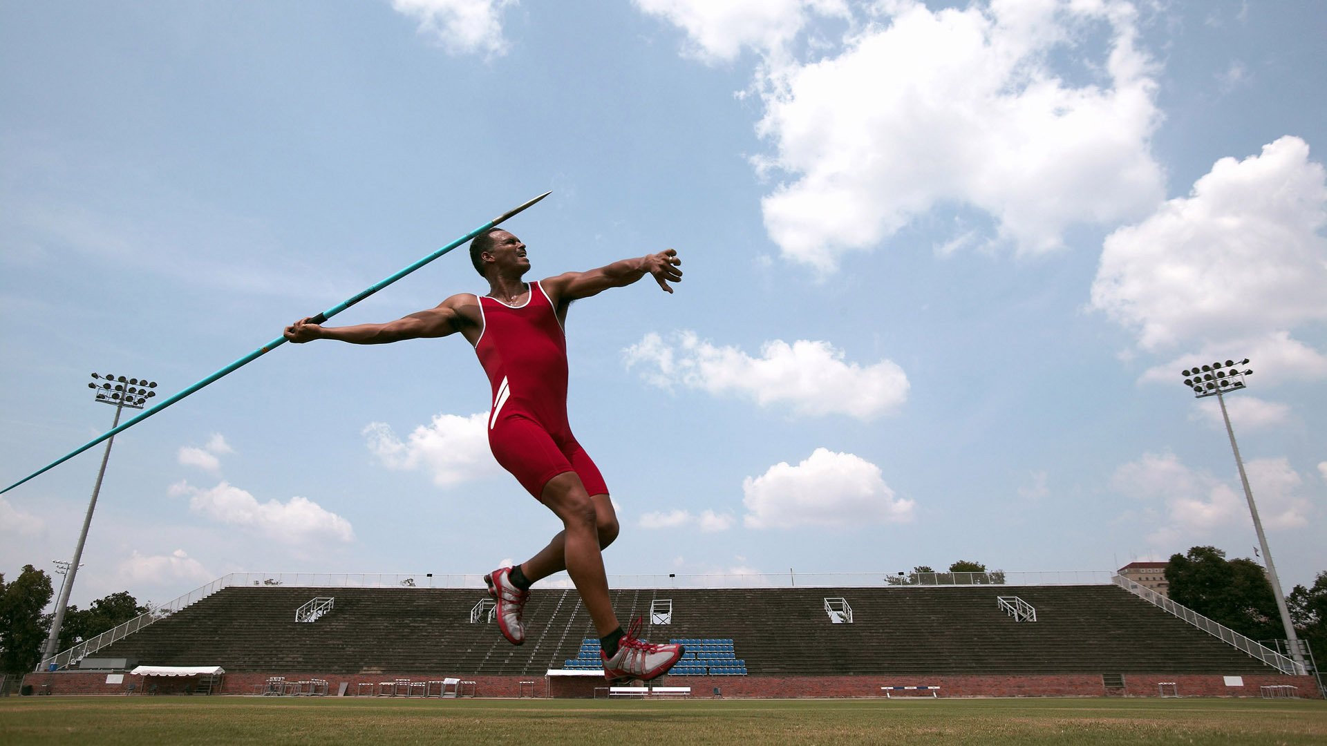 博卡青年核心前锋受困于盯防难觅良机，博卡青年培养出的球星