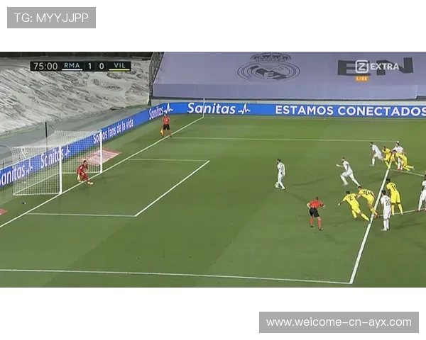 皇马射门课:本泽马与新援练习禁区内的灵敏收尾 皇马射门课:本泽马与新援练习禁区内的灵敏收尾