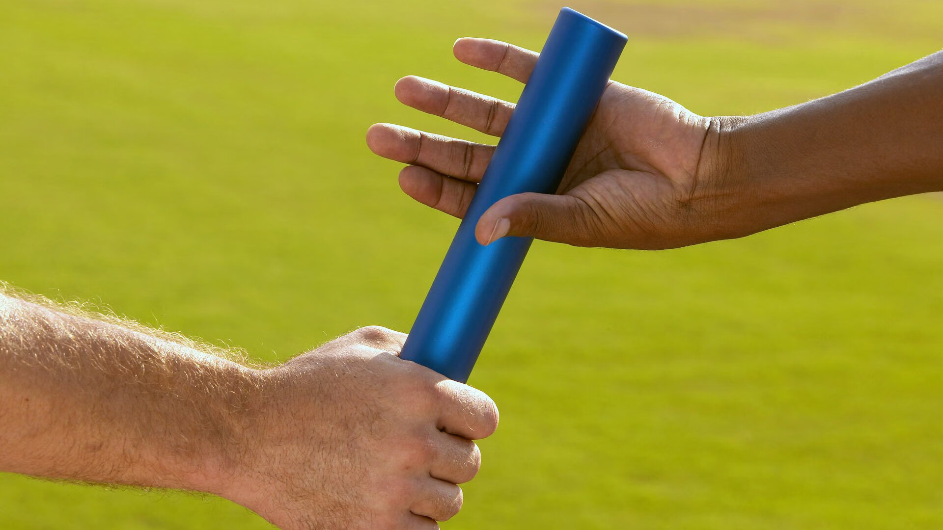 爱游戏中国官方网站平台-选手转会引发舆论风暴电竞自由市场愈发激烈，电竞选手转会是自己决定的吗