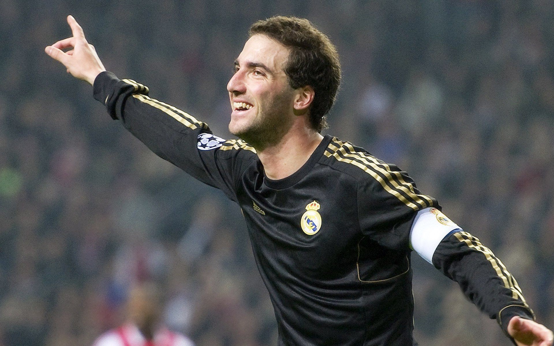 爱游戏体育网页版-世界杯激情战：团队合作中的闪光时刻，世界杯超燃视频